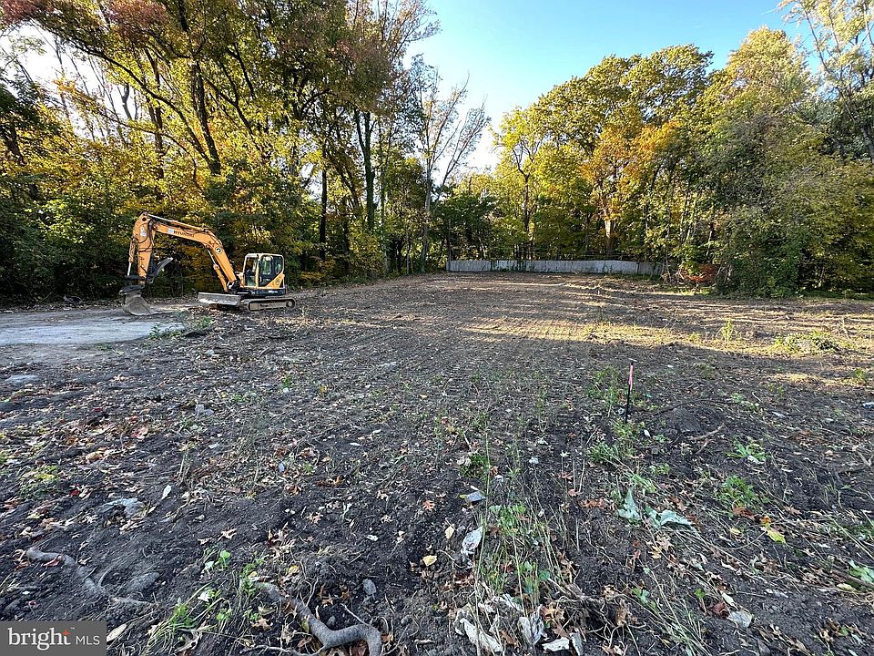 2nd image of 978 Township Line Rd