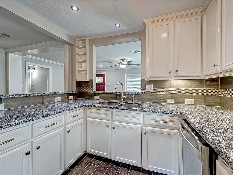 1510 Walton St — Photo 18