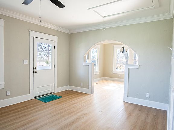 3rd image of 215 Hillcrest Ave