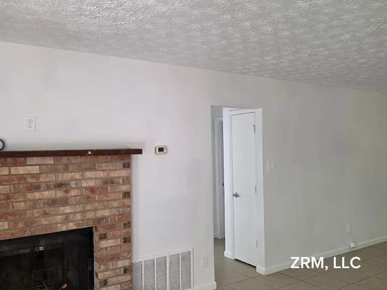 4403 Flakes Mill Rd — Photo 4