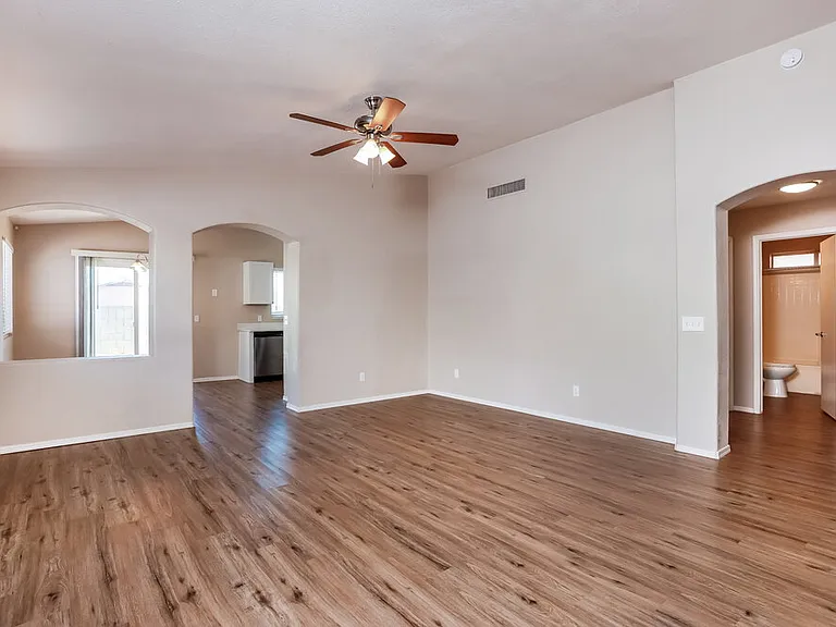 9009 E Kinross Dr — Photo 4