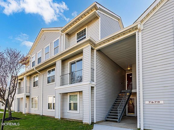 3rd image of 718 Waters Edge Drive