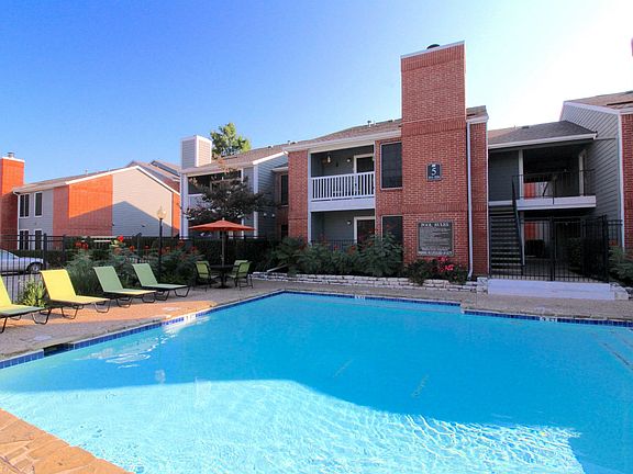 Swimming-pool-with-apartments-in-the-background