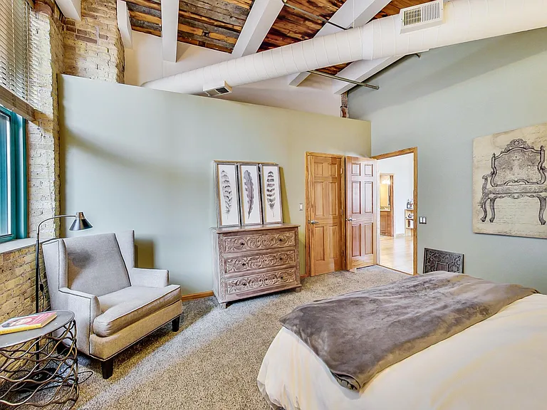 312 N May St #4K — Photo 16