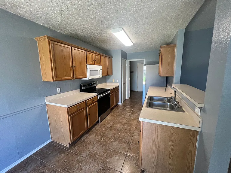 1004 Wintercreek Dr — Photo 8