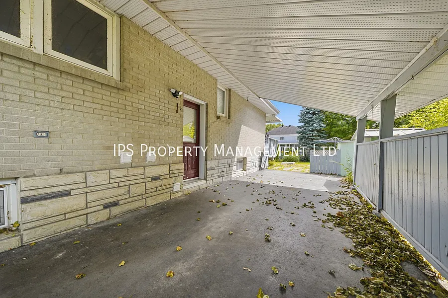 3 bedroom|1 bath - 19 Munro Avenue - Basement - All Inclusive — Photo 4