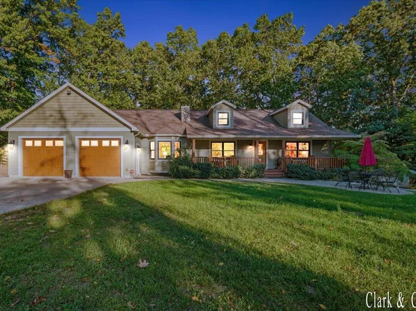 8319 Pine Island Dr NE, Comstock Park, MI 49321