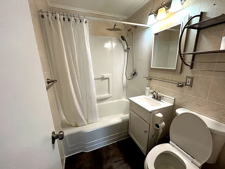 766 Harding Ave — Photo 4