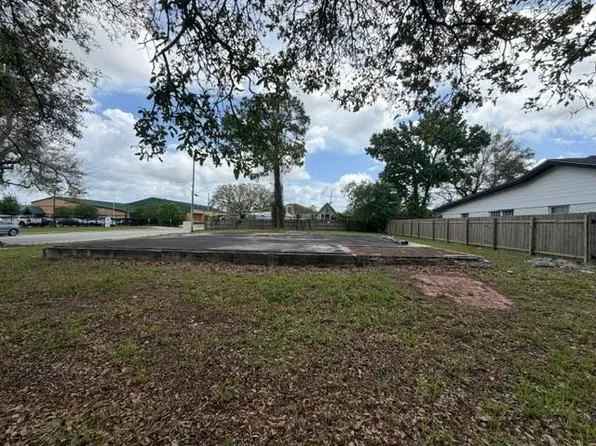 4587 Marque Dr, New Orleans, LA 70127