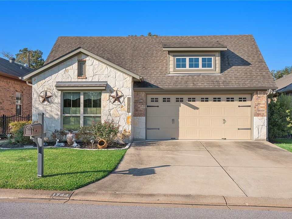 1st image of 1744 Twin Pond Cir