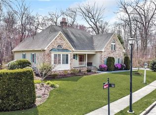 7 Kings Gate Rd, Barrington, RI 02806