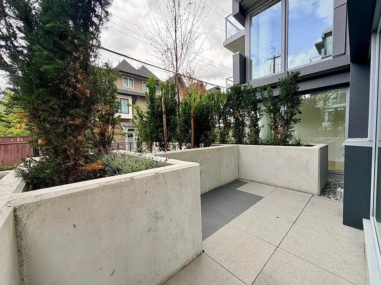 8120 Oak St — Photo 2