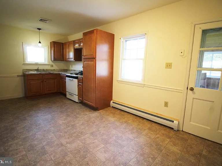 1217 Georgetown Rd — Photo 2