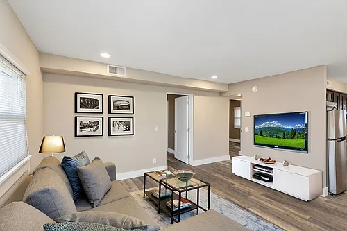 Nine-4-Nine Apts Photo 1