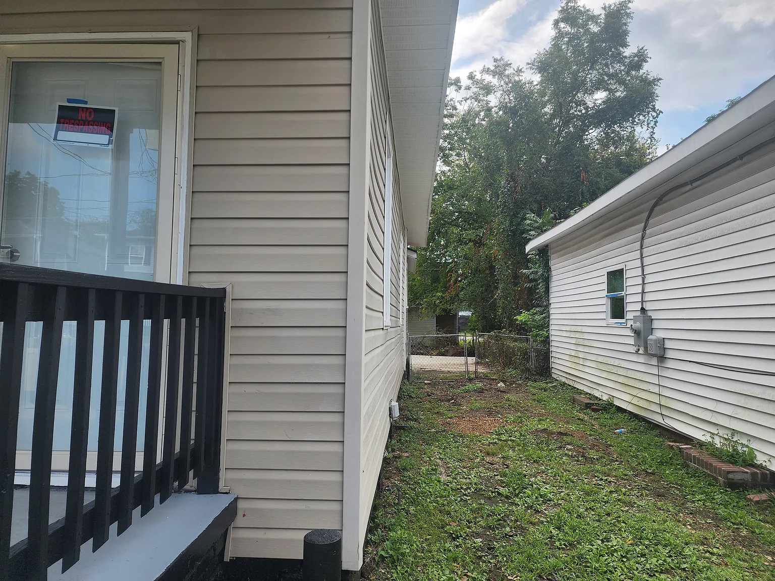 3 bed, 936 sqft, $1,700 — Photo 3
