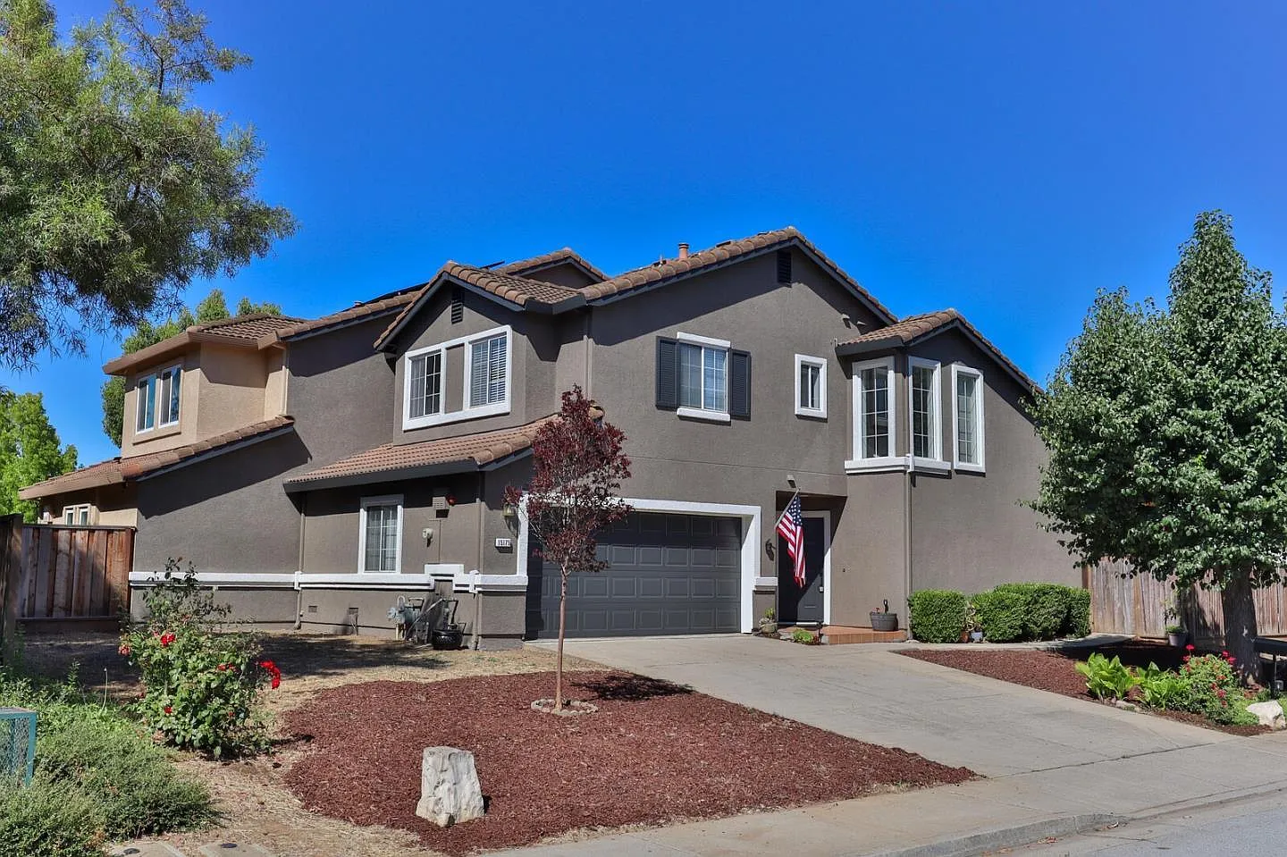 3 bed, 2.5 bath, 1356 sqft, $4,300 — Photo 1