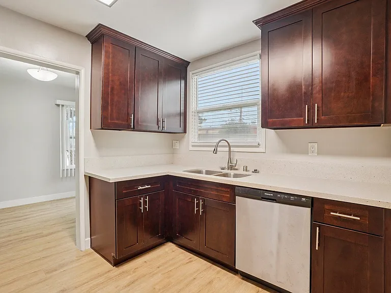 Hollypark Knolls Apartments — Photo 29