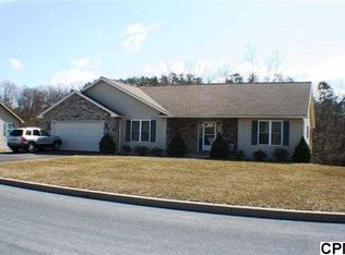 87 Longstreet Dr, Carlisle, PA 17013