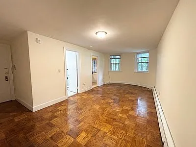 Studio, $2,000 — Photo 2