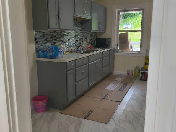 83 High St, Gilbertville, MA 01031
