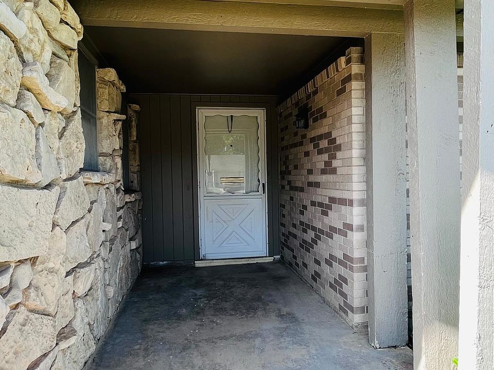1st image of 702 Fayette Dr