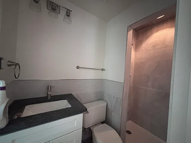 8901 Collingwood Rd — Photo 26