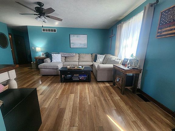 3rd image of 19419 Pinecrest Rd