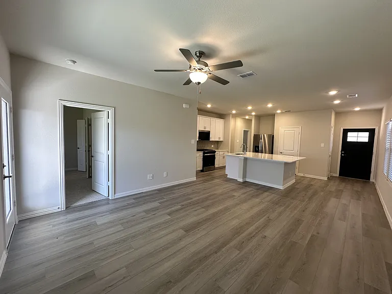 501 Dorothy Dr — Photo 2