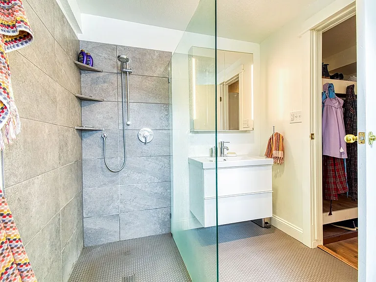 410 Pearl St — Photo 22