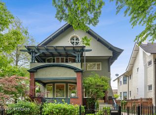 587 W Hawthorne Pl, Chicago, IL 60657