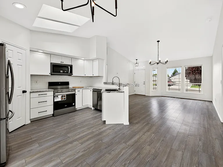 3304 E Sir Patrick Ct — Photo 7
