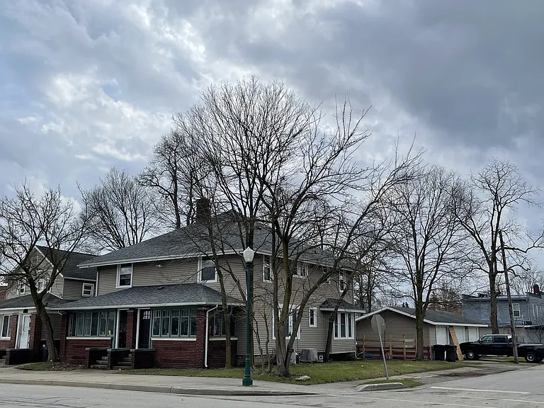 1401 S Main St — Photo 14
