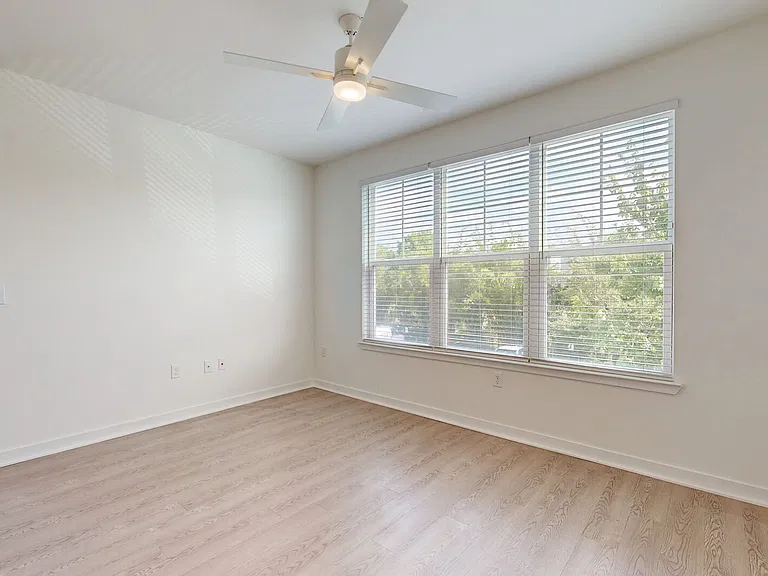 Essex Luxe Apartments — Photo 83