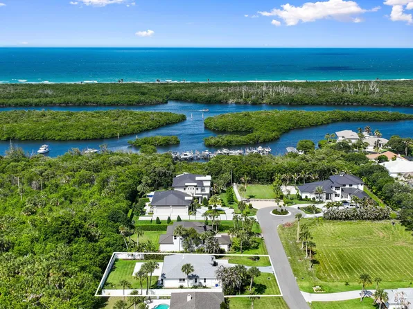 8361 SE Pilots Cove Terrace, Hobe Sound, FL 33455