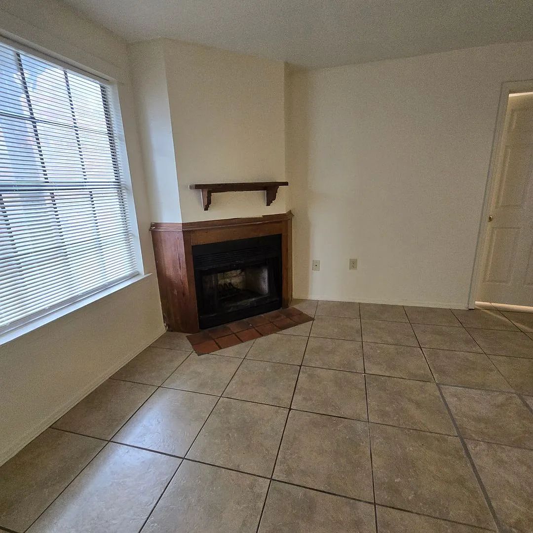 8556 Leake Ave — Photo 3
