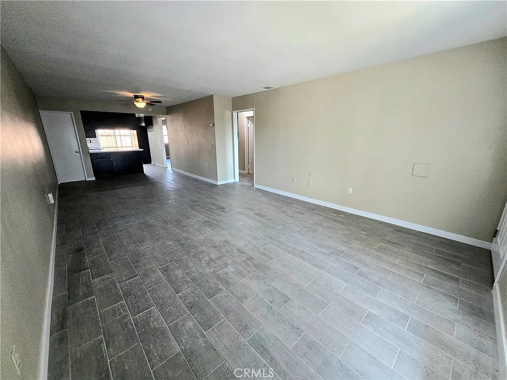 2 bed, 1000 sqft, $1,800 — Photo 2