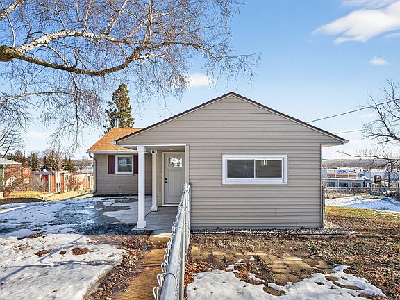 3rd image of 2206 1st Ave SW