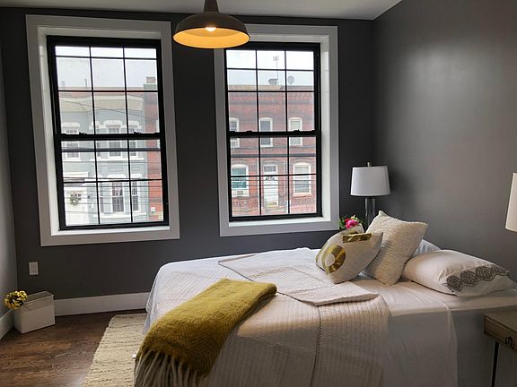 4th image of 61 Oak St #27F