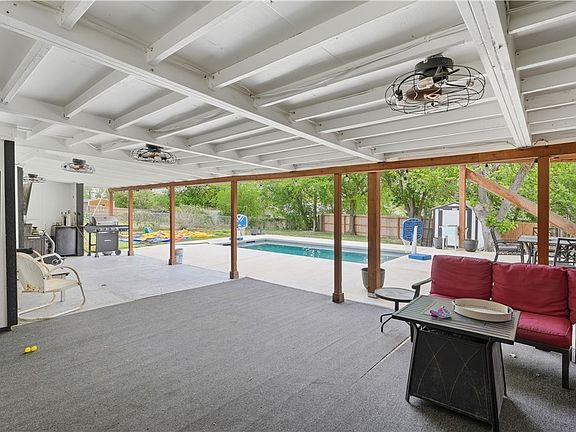 5th image of 7830 Village Oak Dr