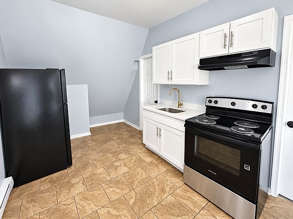 3rd image of 186-188 W Runyon St #3