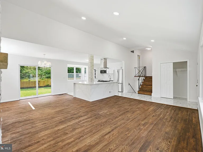 9831 Singleton Dr — Photo 6