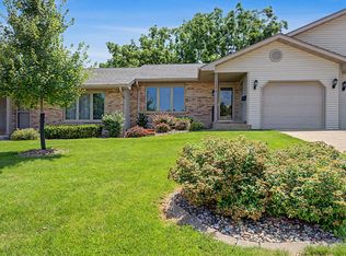 813 Shadow Bluff Dr, Galena, IL 61036