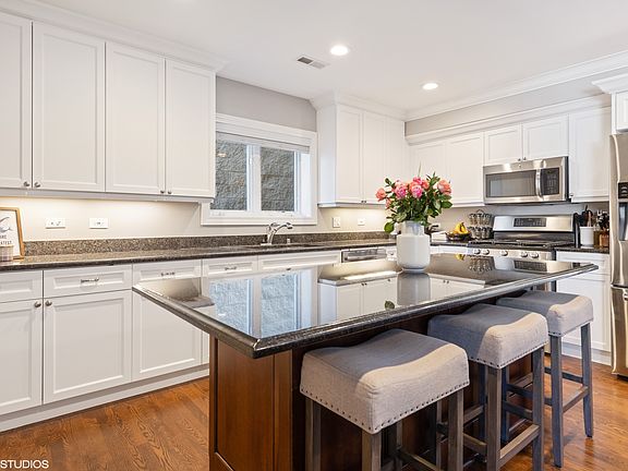 5th image of 3334 N Clifton Ave APT 4