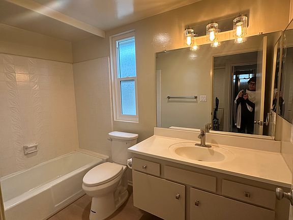 2ND BATHROOM SHOWER,BATHTUB COMBO