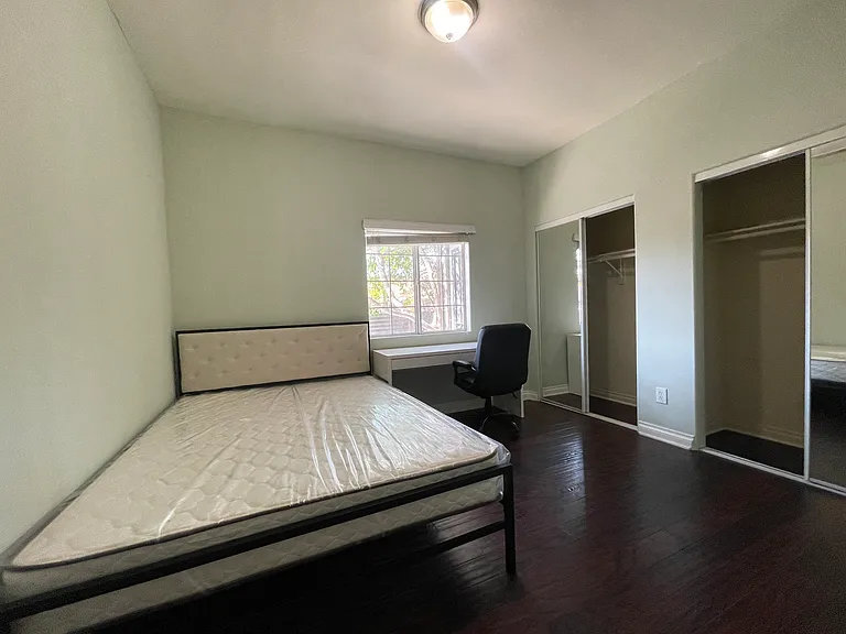 3439 S Catalina St - USC student housing — Photo 11