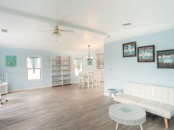 5th image of 668 Sunny South Ave