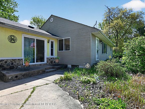 3rd image of 12517 Lansing Ave