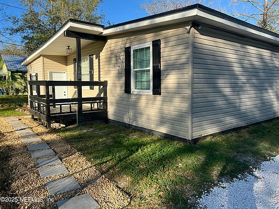 3rd image of 13603 LYLE Road