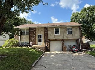 1512 N Blue Mills Rd, Independence, MO 64056