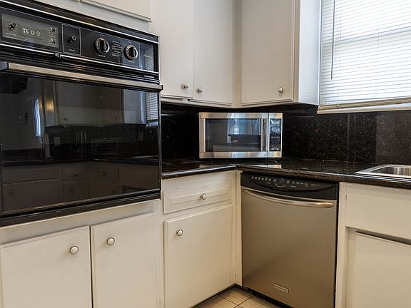 3rd image of 8306 Gladbeck Ave